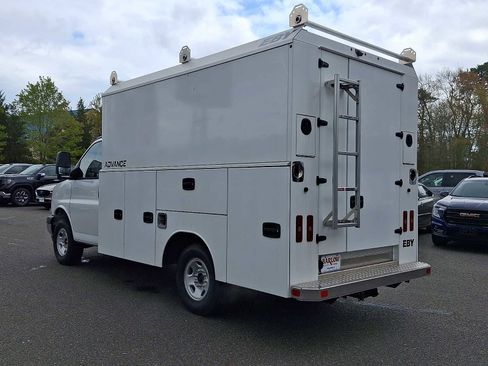 New 2025 GMC Savana 3500 w/ Power Convenience Package RWD image 3