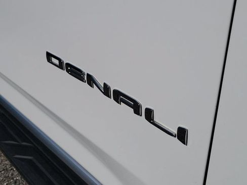 Certified 2025 GMC Yukon Denali AWD/4WD image 7