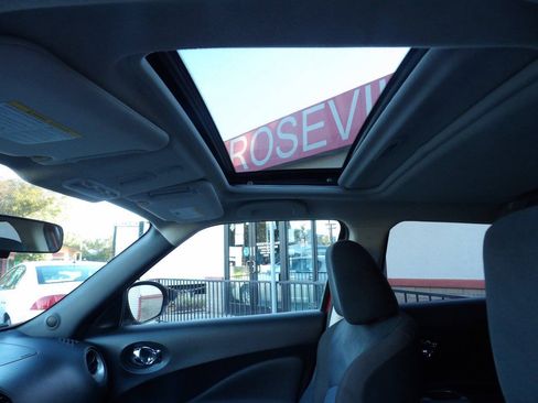 Used 2014 Nissan Juke SV w/ Interior Illumination Package FWD image 7