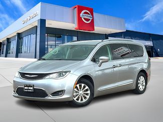 Used 2019 Chrysler Pacifica Touring-L FWD video 1