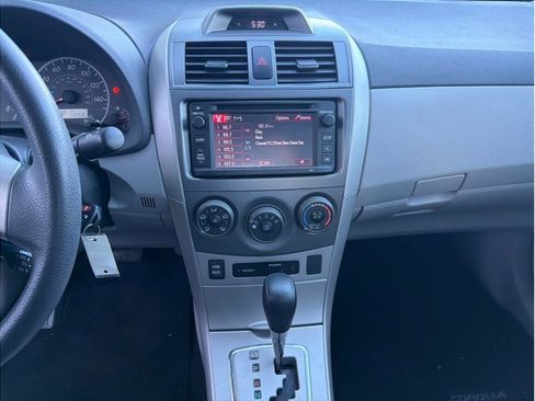 Used 2013 Toyota Corolla LE Special Edition image 17