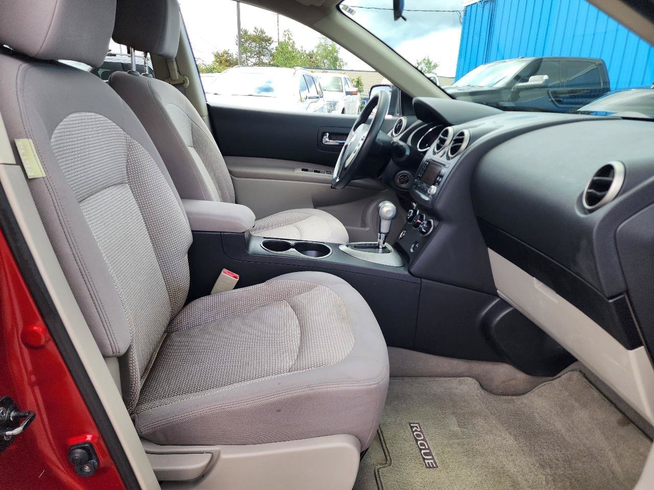 Used 2011 Nissan Rogue SV AWD/4WD image 26