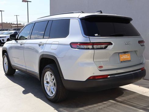 Used 2024 Jeep Grand Cherokee L Laredo RWD image 3