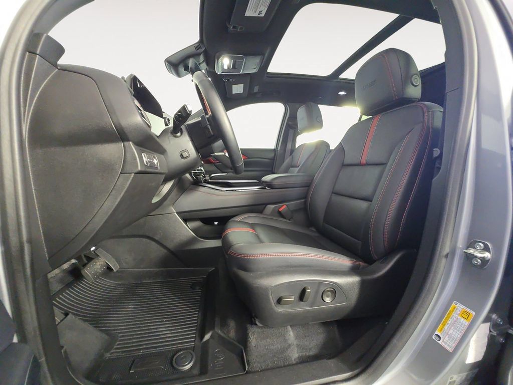 Certified 2024 Chevrolet Traverse RS AWD/4WD image 10