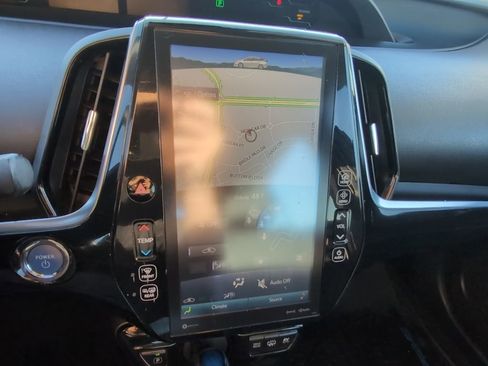 Used 2017 Toyota Prius Prime Premium image 18