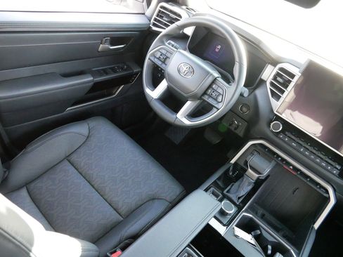 Used 2025 Toyota Tundra Limited image 9