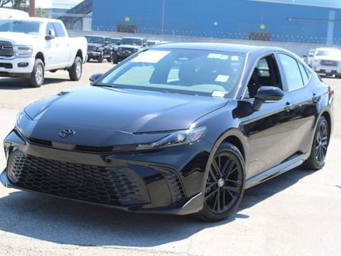 Used 2026 Toyota Camry SE w/ Multimedia Upgrade Package FWD image 9