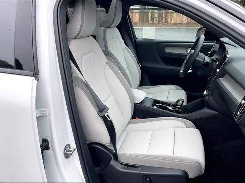 New 2026 Volvo EX40 Plus w/ Climate Package image 31