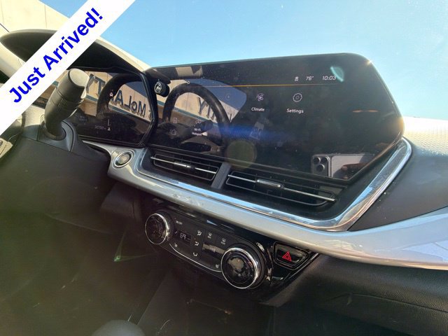 Used 2025 Chevrolet Trax LT w/ Driver Confidence Package FWD image 28