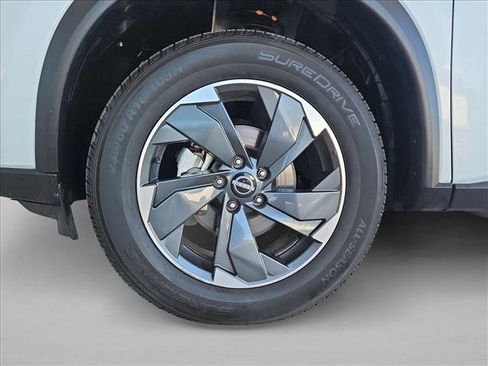 Used 2024 Nissan Rogue SV FWD image 23