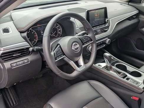 Used 2024 Nissan Altima 2.5 SR AWD/4WD image 32