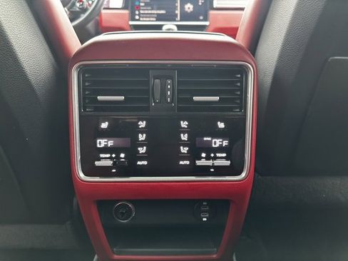 Used 2023 Porsche Cayenne S Platinum image 30