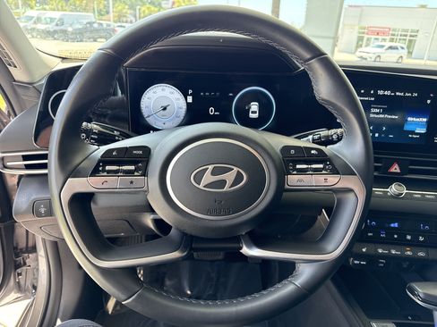 Used 2025 Hyundai Elantra SEL FWD image 17