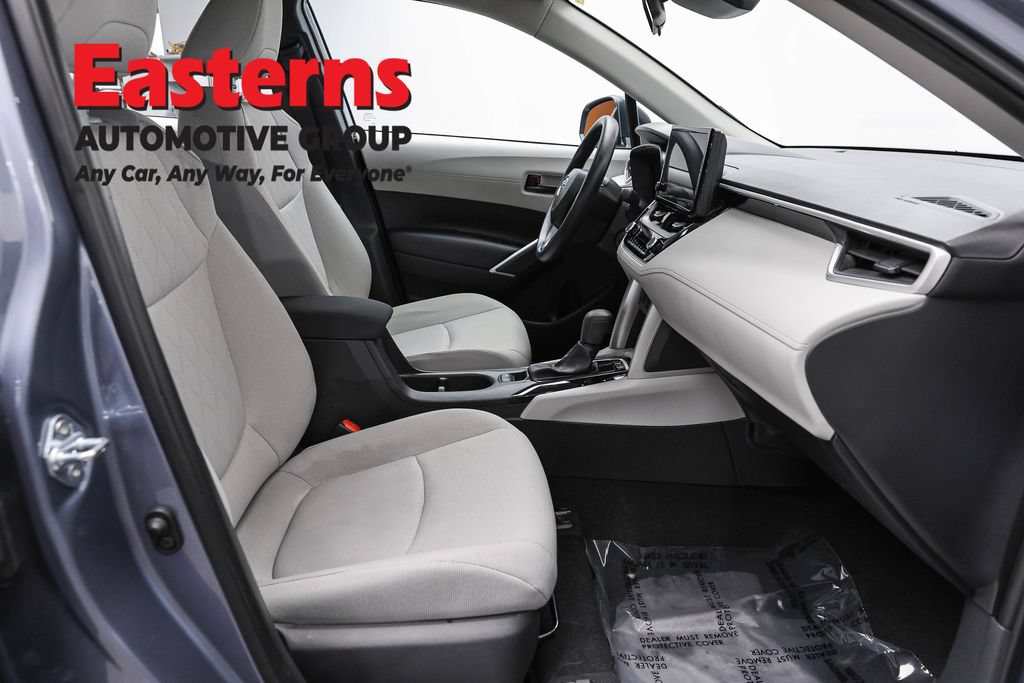Used 2025 Toyota Corolla Cross L FWD image 23
