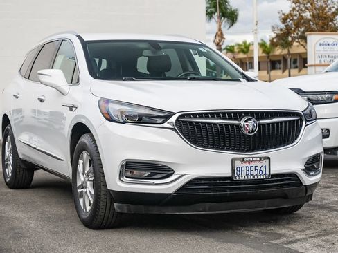 Used 2018 Buick Enclave Essence image 3