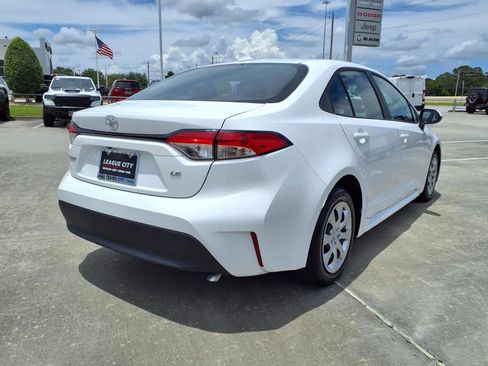 Used 2026 Toyota Corolla LE FWD image 4