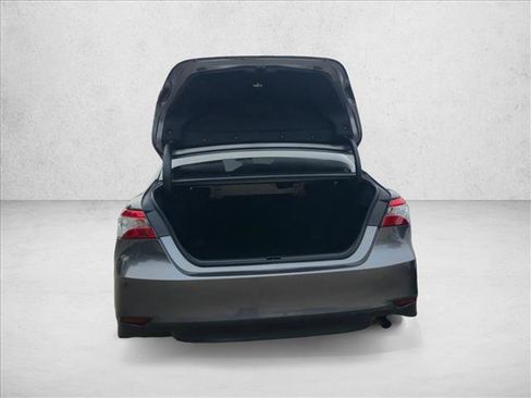 Used 2020 Toyota Camry LE image 5