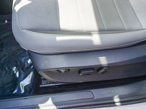 Used 2022 Volkswagen Taos SE image 20