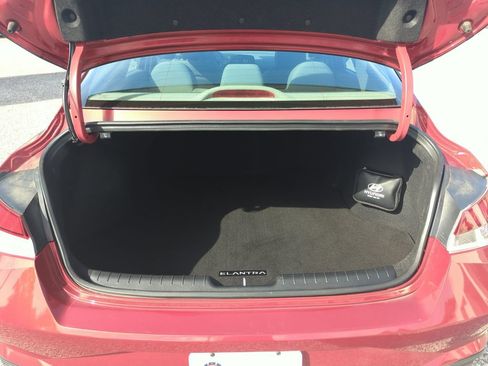 Used 2023 Hyundai Elantra SEL FWD image 29