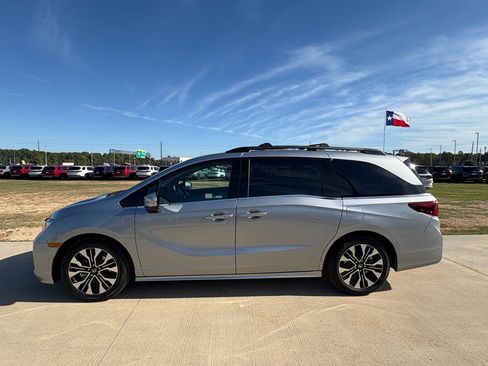 Certified 2026 Honda Odyssey Elite image 5