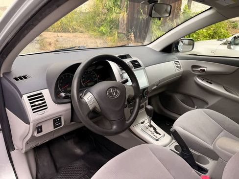 Used 2012 Toyota Corolla LE FWD image 2