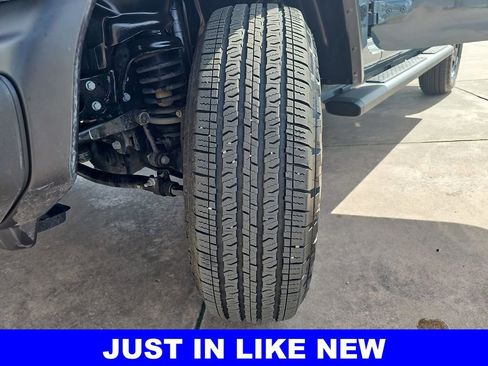 Used 2025 Jeep Wrangler Sport image 33