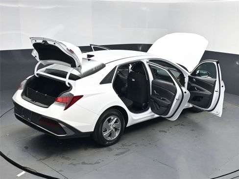 New 2026 Hyundai Elantra SE image 27