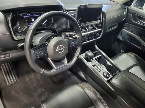 Used 2023 Nissan Pathfinder SL w/ Black Appearance Package image 10