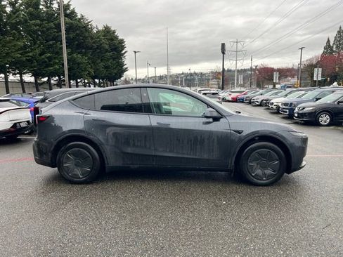 Used 2026 Tesla Model Y 2WD image 6