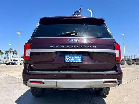 Used 2024 Ford Expedition XLT image 6