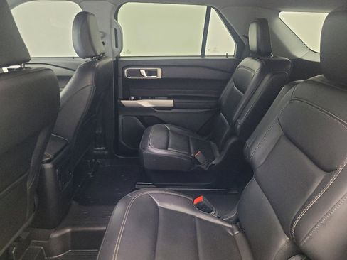 Used 2023 Ford Explorer XLT w/ Equipment Group 202A AWD/4WD image 18