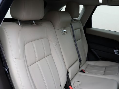 Used 2019 Land Rover Range Rover Sport SE image 13