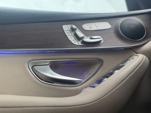 Used 2022 Mercedes-Benz GLC 300 4MATIC w/ Premium Package Lite image 32