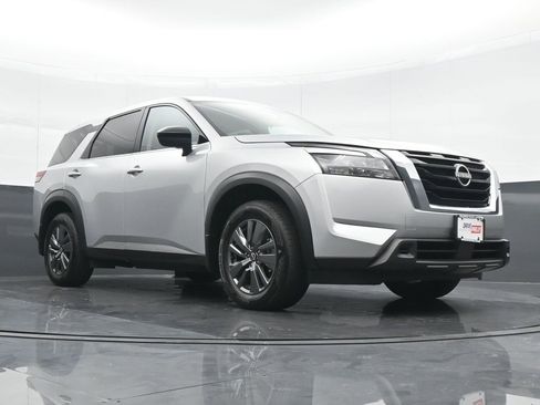 Used 2024 Nissan Pathfinder S image 24