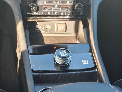 New 2025 Jeep Grand Cherokee Altitude image 12