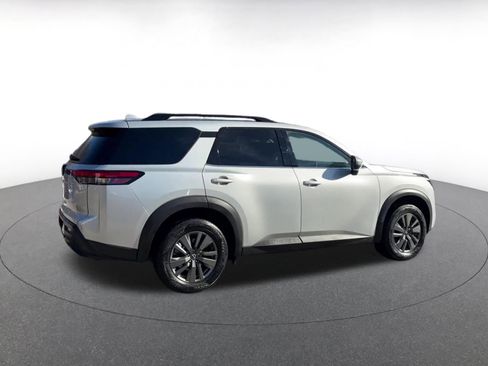 Used 2025 Nissan Pathfinder SV image 15
