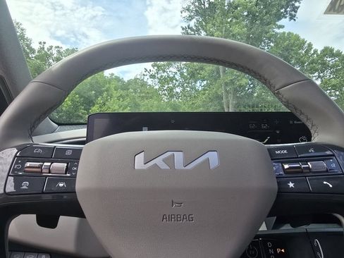 Used 2024 Kia EV9 Wind AWD/4WD image 28