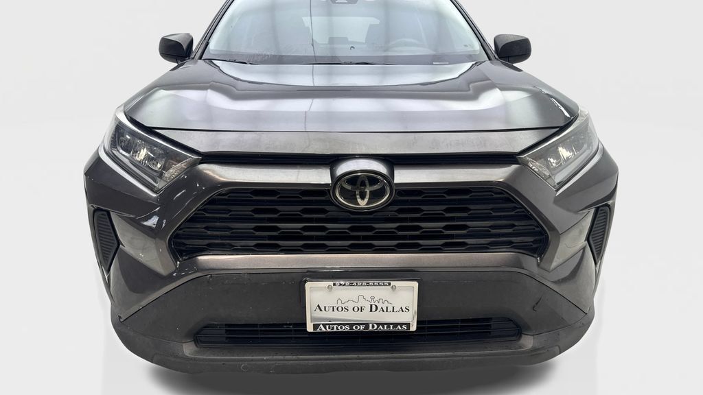 Used 2021 Toyota RAV4 LE FWD image 4