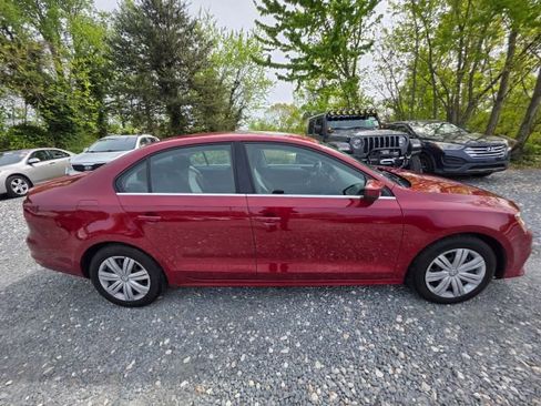 Used 2017 Volkswagen Jetta S image 4