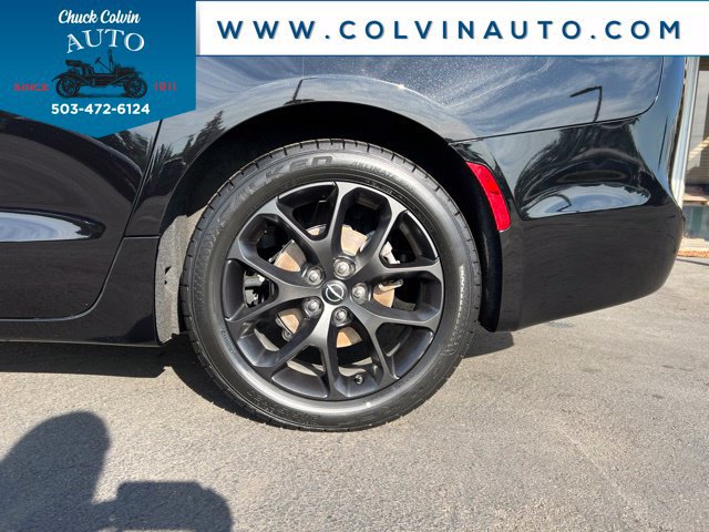 Used 2025 Chrysler Pacifica Limited FWD image 11