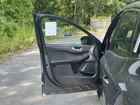 New 2025 Ford Escape SE image 21