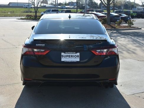 Used 2021 Toyota Camry SE image 6