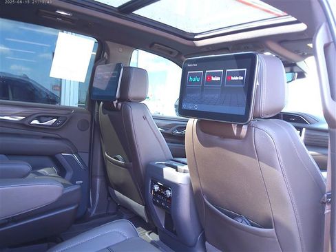Used 2024 GMC Yukon XL Denali w/ Advanced Technology Package AWD/4WD image 12