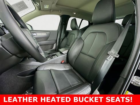 Used 2025 Volvo XC40 B5 Plus image 10