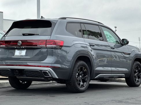 New 2025 Volkswagen Atlas Peak Edition SE image 5