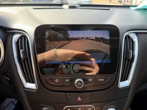 Used 2019 Chevrolet Malibu LT image 18