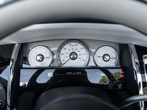 Used 2018 Rolls-Royce Dawn image 39