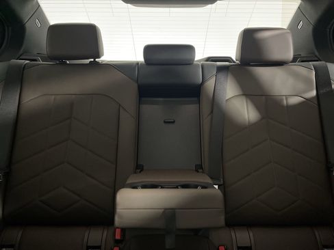 Used 2026 BMW 530i xDrive w/ Executive Package image 31