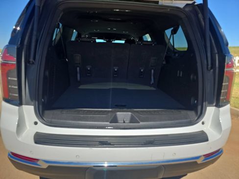 Used 2025 Chevrolet Suburban LT AWD/4WD image 13