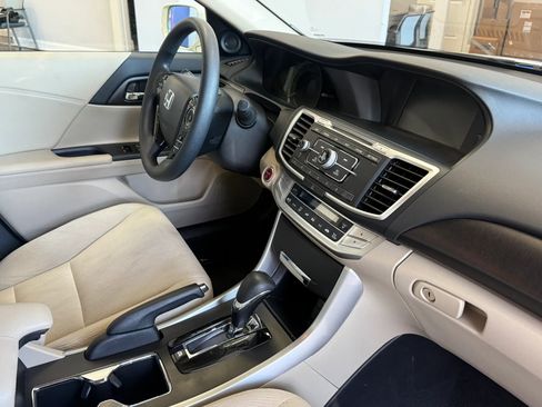 Used 2015 Honda Accord Hybrid Sedan image 21